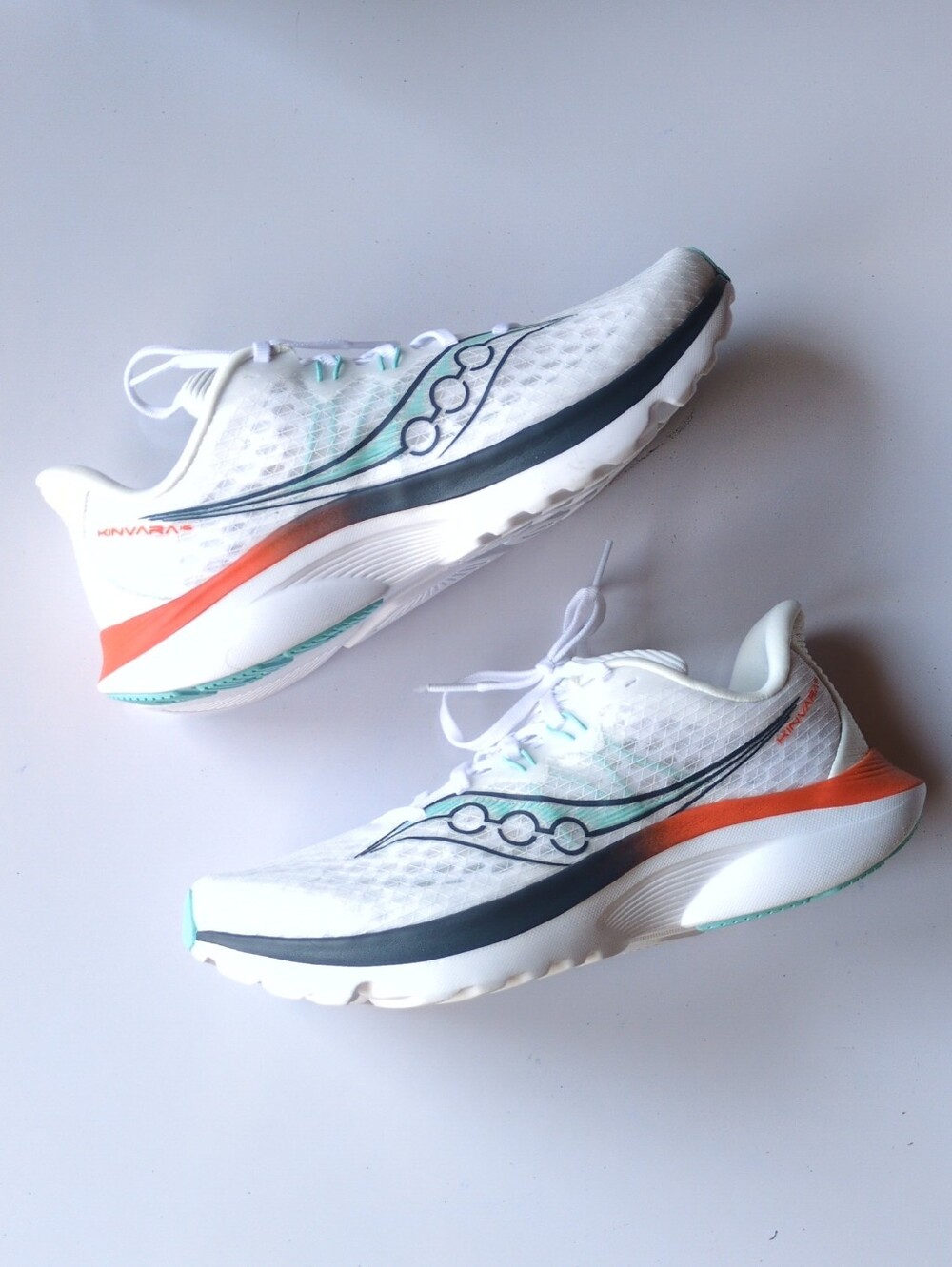 Saucony Kinvara 16 Womens Sz 6  Running Shoe  White Multi Color New In Box